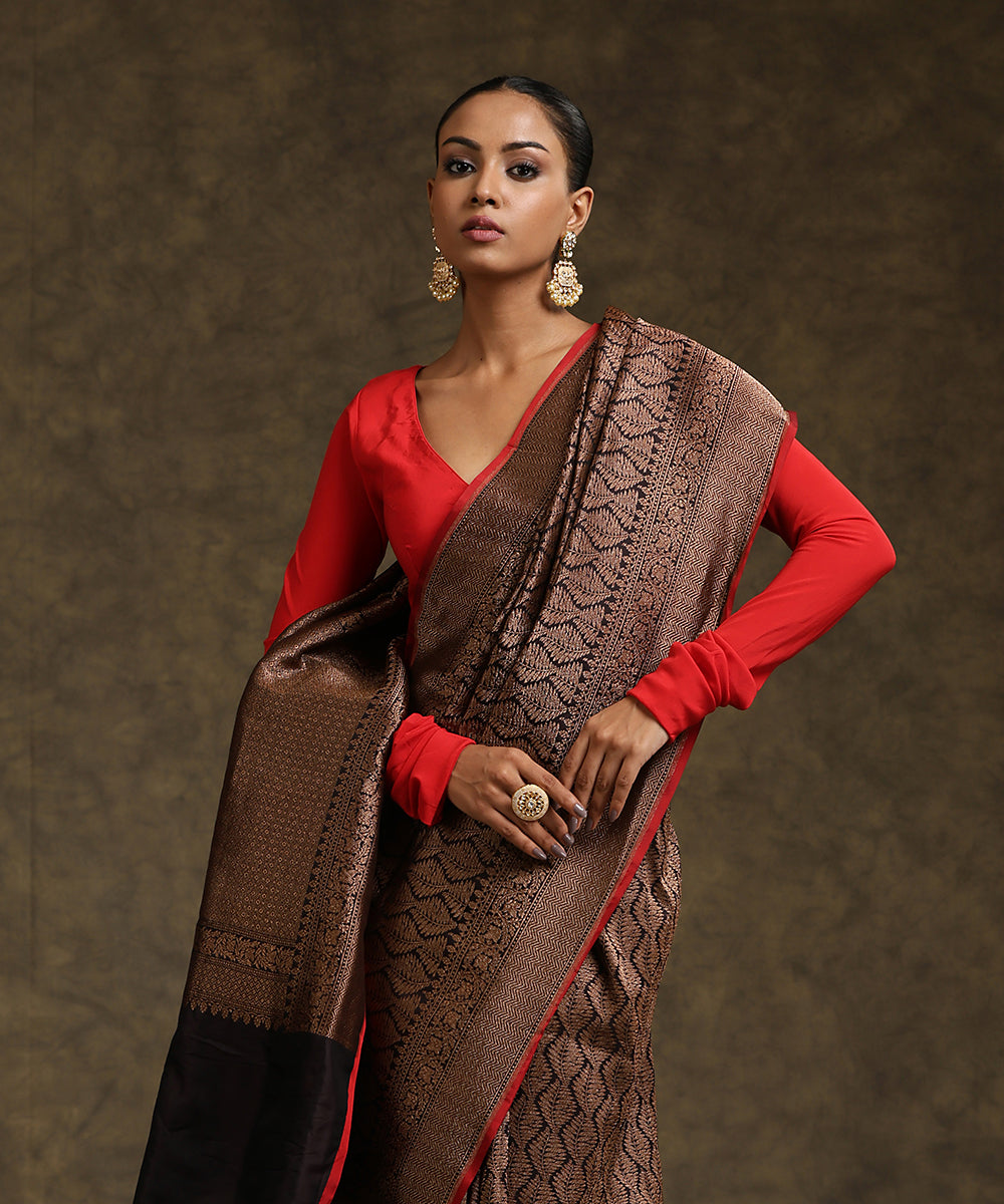 Black_Handloom_Pure_Katan_Silk_Banarasi_Kimkhab_Saree_With_Maroon_Selvedge_WeaverStory_01