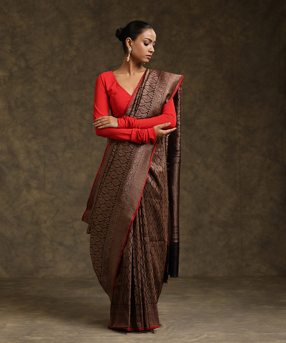 Black_Handloom_Pure_Katan_Silk_Banarasi_Kimkhab_Saree_With_Maroon_Selvedge_WeaverStory_02