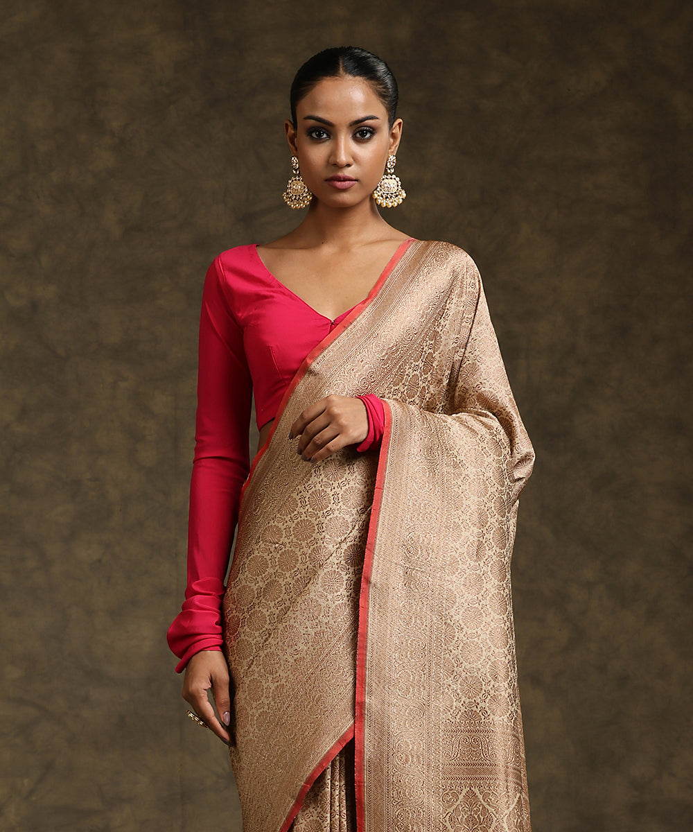 Cream_Handloom_Pure_Katan_Silk_Kimkhab_Banarasi_Saree_With_Red_Selvedge_WeaverStory_01