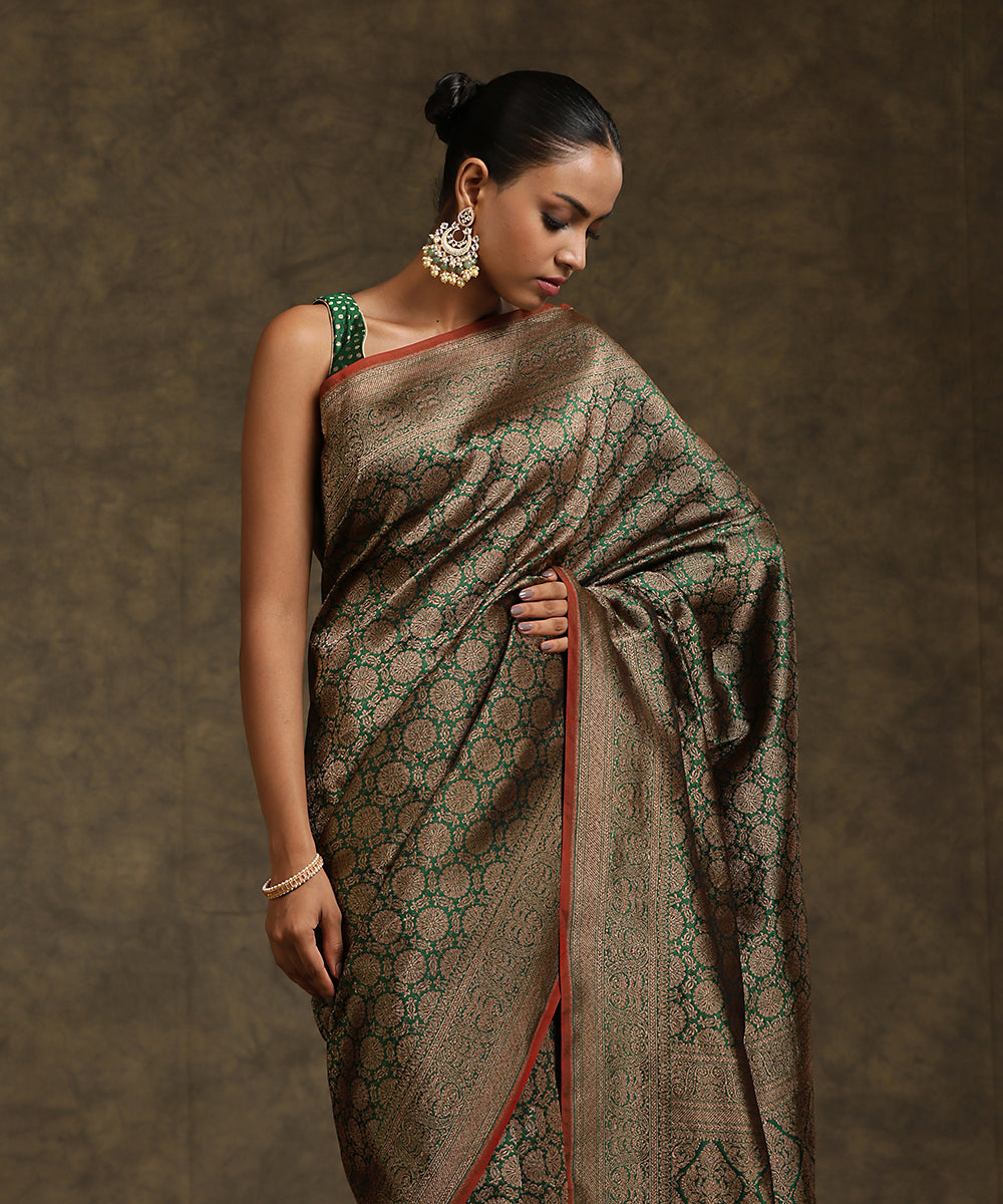 Handloom_Green_Pure_Katan_Silk_Banarasi_Saree_With_Maroon_Selvedge_WeaverStory_01