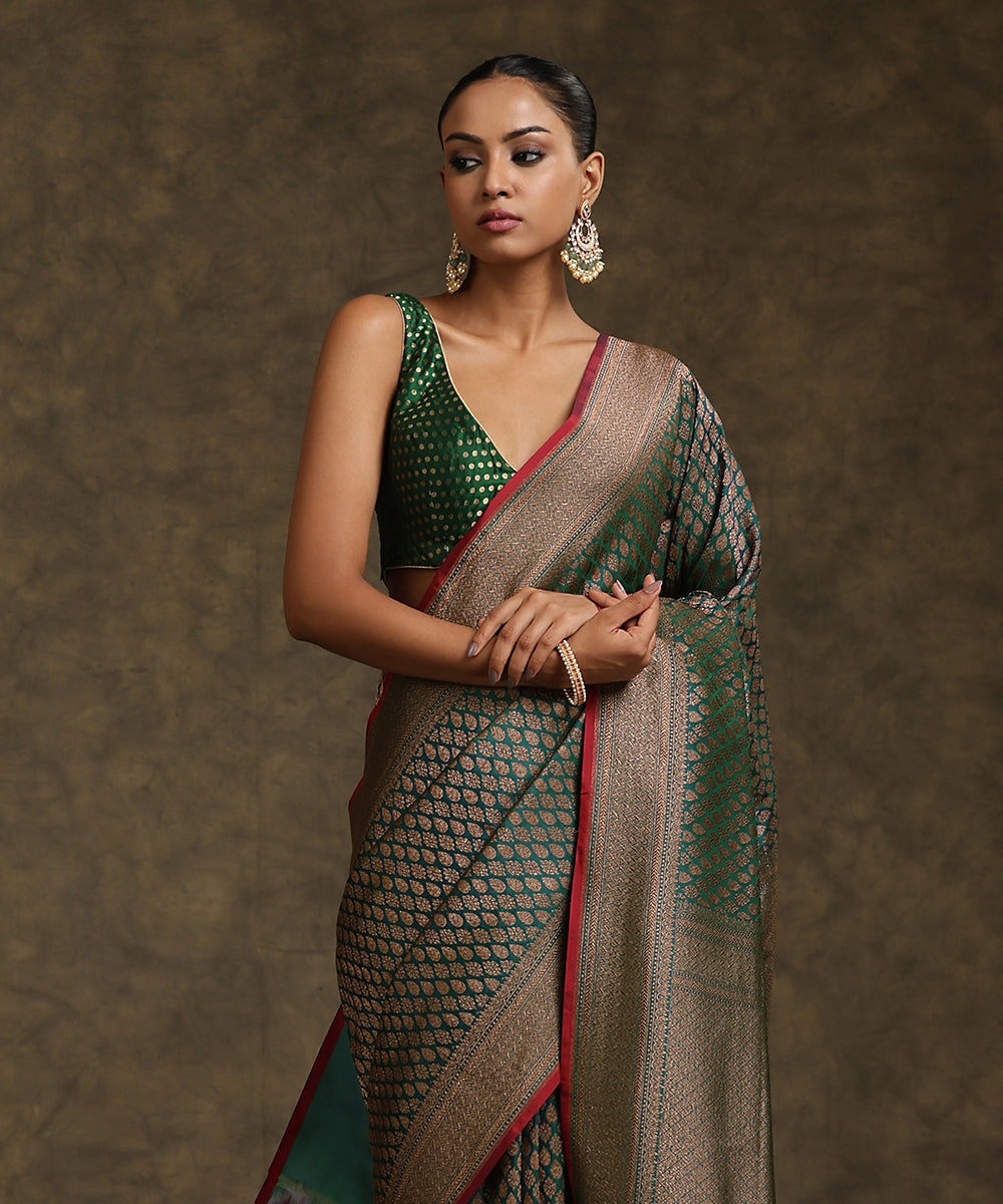 Handloom_Dark_Green_Double_Shade_Kimkhab_Pure_Katan_Silk_Banarasi_Saree_With_Maroon_Selvedge_WeaverStory_01