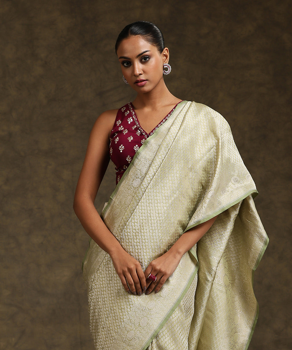 Handloom_Olive_Green_Pure_Katan_Silk_Kimkhab_Banarasi_Saree_With_Silver_Zari_WeaverStory_01