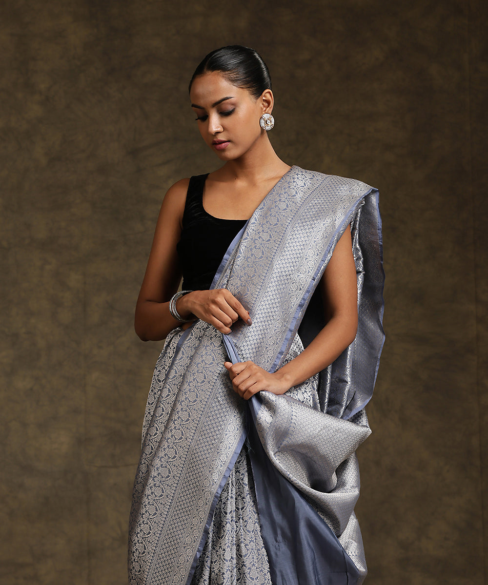 Handloom_Grey_Pure_Katan_Silk_Kimkhab_Banarasi_Saree_With_Silver_Zari_WeaverStory_01