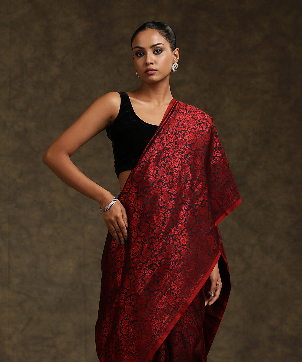 Handloom_Black_Pure_Katan_Silk_Tanchoi_Banarasi_Saree_With_Maroon_Resham_Work_WeaverStory_01