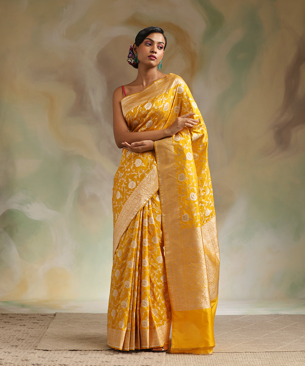 Mustard_Handloom_Pure_Katan_Silk_Banarasi_Saree_With_All_Over_Sona_Rupa_Cutwork_Jaal_WeaverStory_02