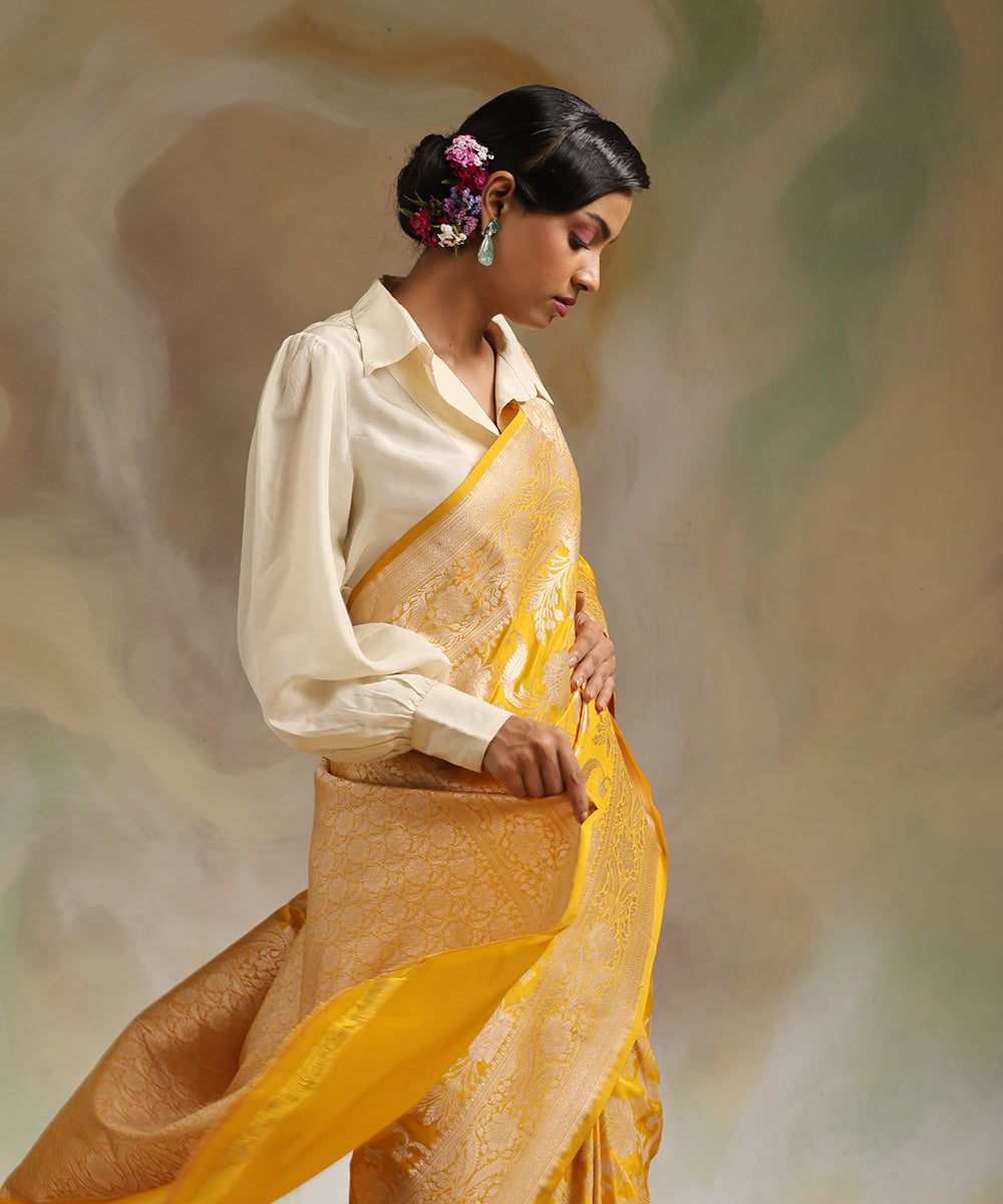 Handloom_Yellow_Pure_Katan_Silk_Banarasi_Saree_With_All_Over_Gold_Zari_Jaal_WeaverStory_01