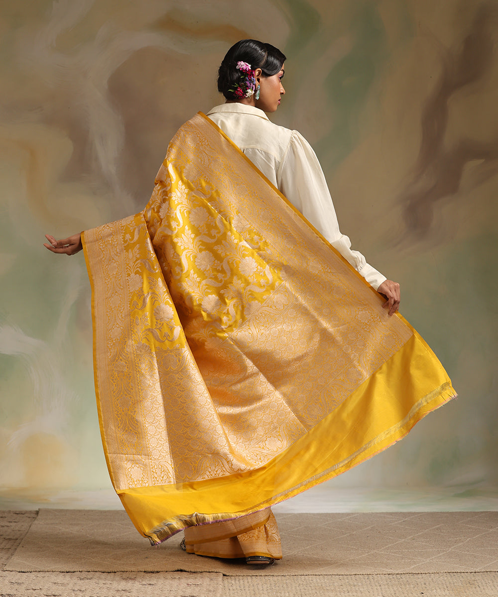 Handloom_Yellow_Pure_Katan_Silk_Banarasi_Saree_With_All_Over_Gold_Zari_Jaal_WeaverStory_03