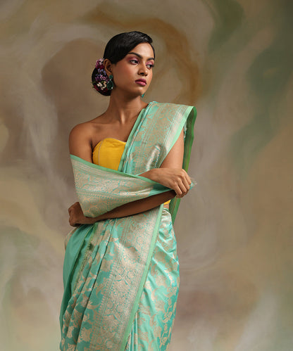 Handloom_Mint_Green_Double_Shade_Pure_Katan_Silk_Banarasi_Saree_With_Jaal_WeaverStory_01