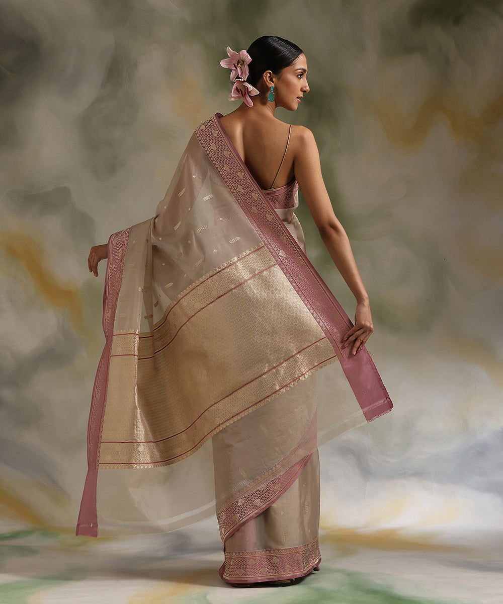 Light_Grey_Handloom_Pure_Kora_Silk_Banarasi_Saree_With_Pastel_Purple_Silk_Border_WeaverStory_03