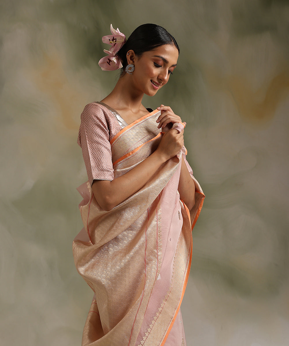 Handloom_Light_Pink_Pure_Kora_Silk_Banarasi_Saree_With_All_Over_Sona_Rupa_Booti_WeaverStory_01