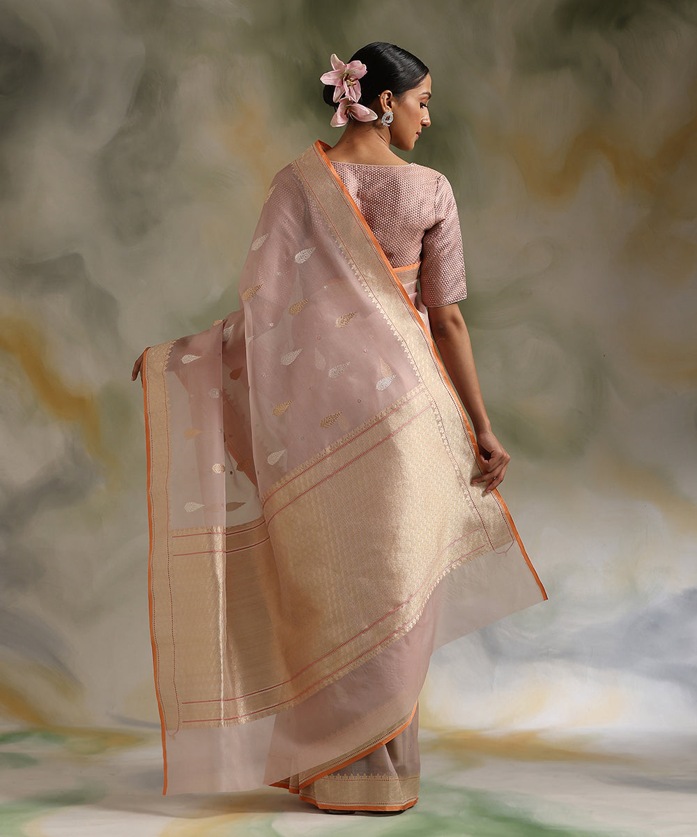 Handloom_Light_Pink_Pure_Kora_Silk_Banarasi_Saree_With_All_Over_Sona_Rupa_Booti_WeaverStory_03