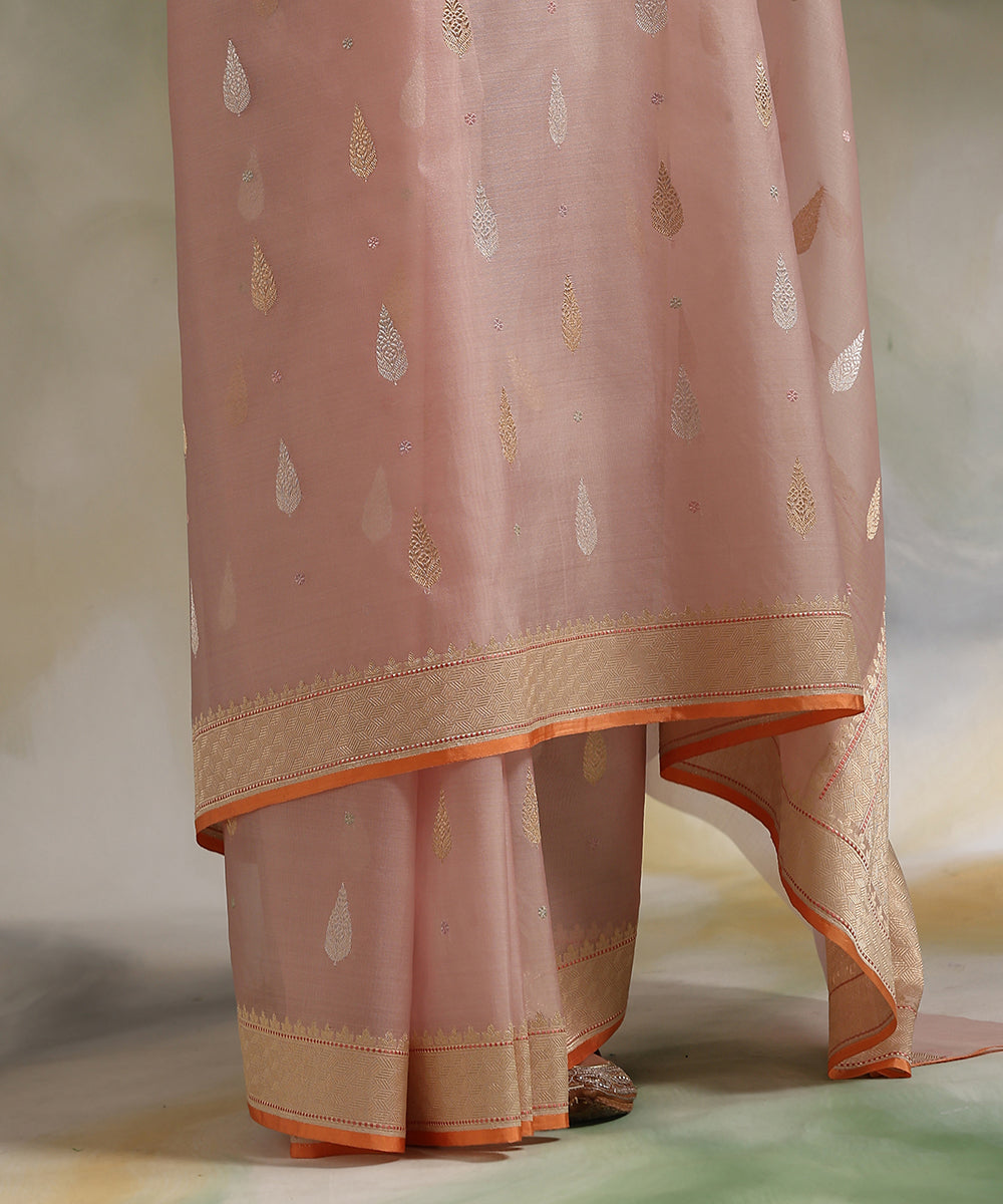 Handloom_Light_Pink_Pure_Kora_Silk_Banarasi_Saree_With_All_Over_Sona_Rupa_Booti_WeaverStory_04