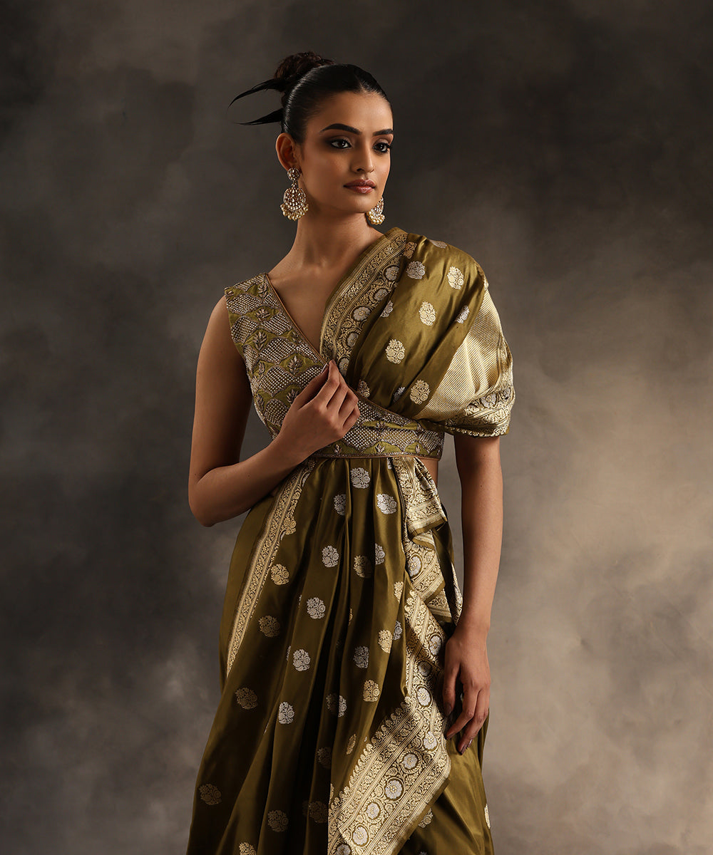 Handloom_Heena_Green_Pure_Katan_Silk_Banarasi_Sona_Rupa_Kadhwa_Booti_With_Border_Saree_WeaverStory_01