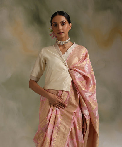 Pastel_Pink_Handloom_Pure_Georgette_Banarasi_Saree_With_Sona_Rupa_Motifs_WeaverStory_01