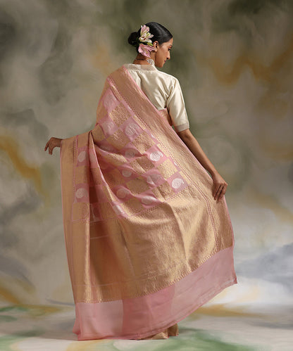 Pastel_Pink_Handloom_Pure_Georgette_Banarasi_Saree_With_Sona_Rupa_Motifs_WeaverStory_03