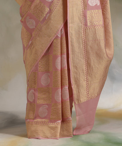 Pastel_Pink_Handloom_Pure_Georgette_Banarasi_Saree_With_Sona_Rupa_Motifs_WeaverStory_04