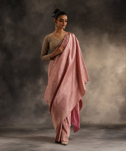 Pastel_Pink_Handloom_Pure_Katan_Silk_Kimkhab_Banarasi_Saree_With_Booti_WeaverStory_02