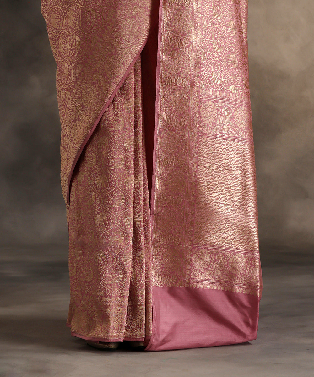 Pastel_Pink_Handloom_Pure_Katan_Silk_Kimkhab_Banarasi_Saree_With_Booti_WeaverStory_04