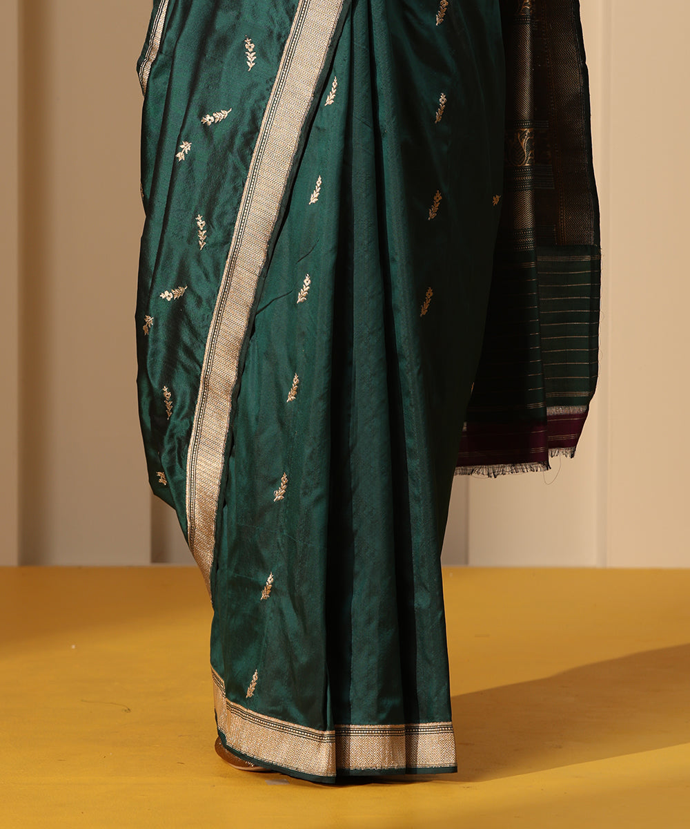 Bottle_Green_Handloom_Pure_Katan_Silk_Banarasi_Saree_With_Kadhwa_Booti_WeaverStory_04