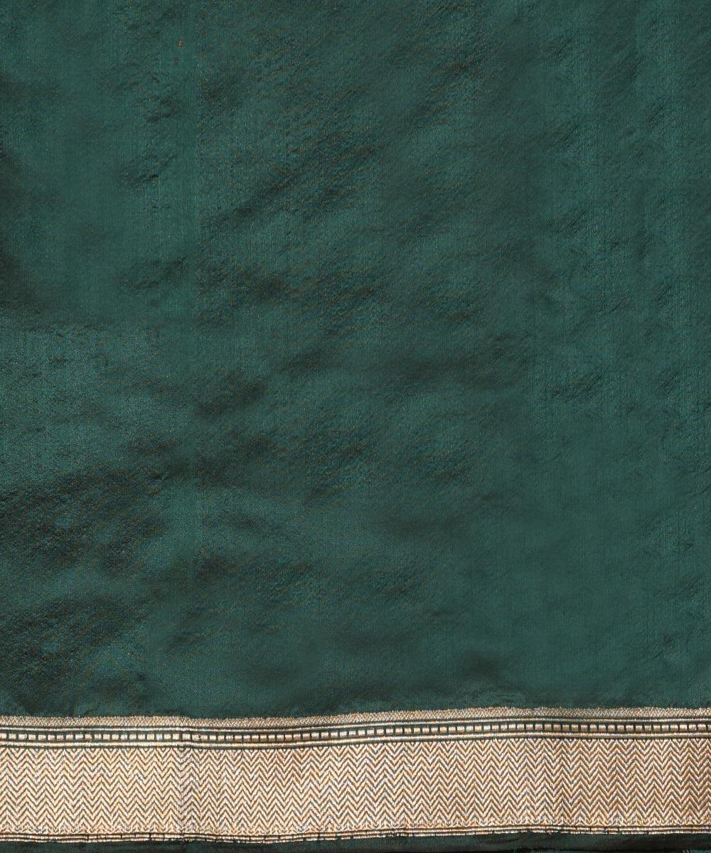 Bottle_Green_Handloom_Pure_Katan_Silk_Banarasi_Saree_With_Kadhwa_Booti_WeaverStory_05