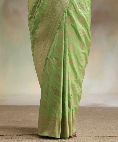 Parrot_Green_Handloom_Pure_Katan_Silk_Banarasi_Saree_With_Cutwork_Jaal_WeaverStory_04