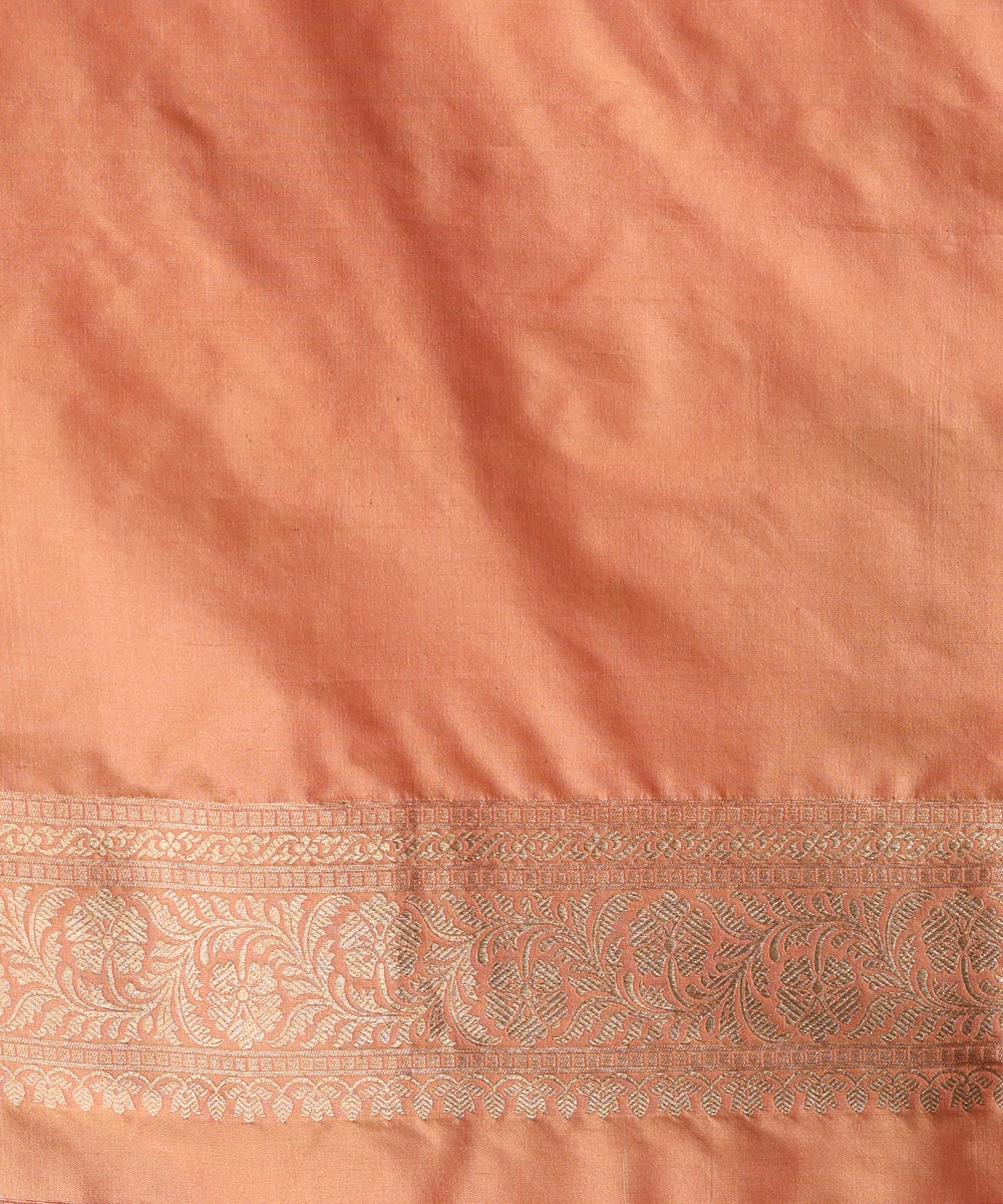 Handloom_Pastel_Peach_Double_Shade_Pure_Katan_Silk_Banarasi_Saree_With_Cutwork_Jaal_WeaverStory_05