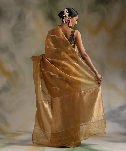 Handloom_Golden_Pure_Kora_Silk_Banarasi_Saree_With_Sona_Rupa_Aada_Jaal_WeaverStory_03