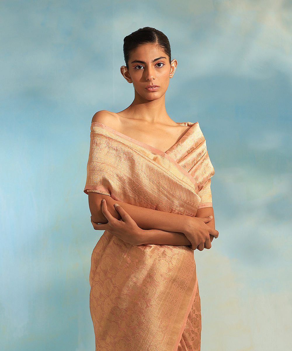 Handloom_Peach_Kimkhab_Pure_Katan_Tissue_Banarasi_Saree_With_Floral_Jaal_WeaverStory_01