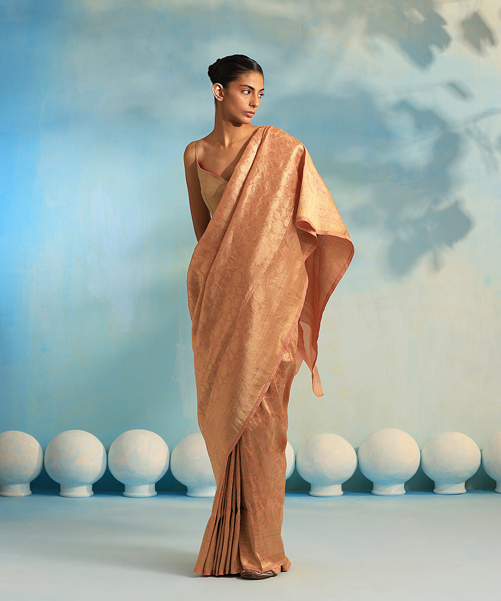 Handloom_Peach_Kimkhab_Pure_Katan_Tissue_Banarasi_Saree_With_Floral_Jaal_WeaverStory_02