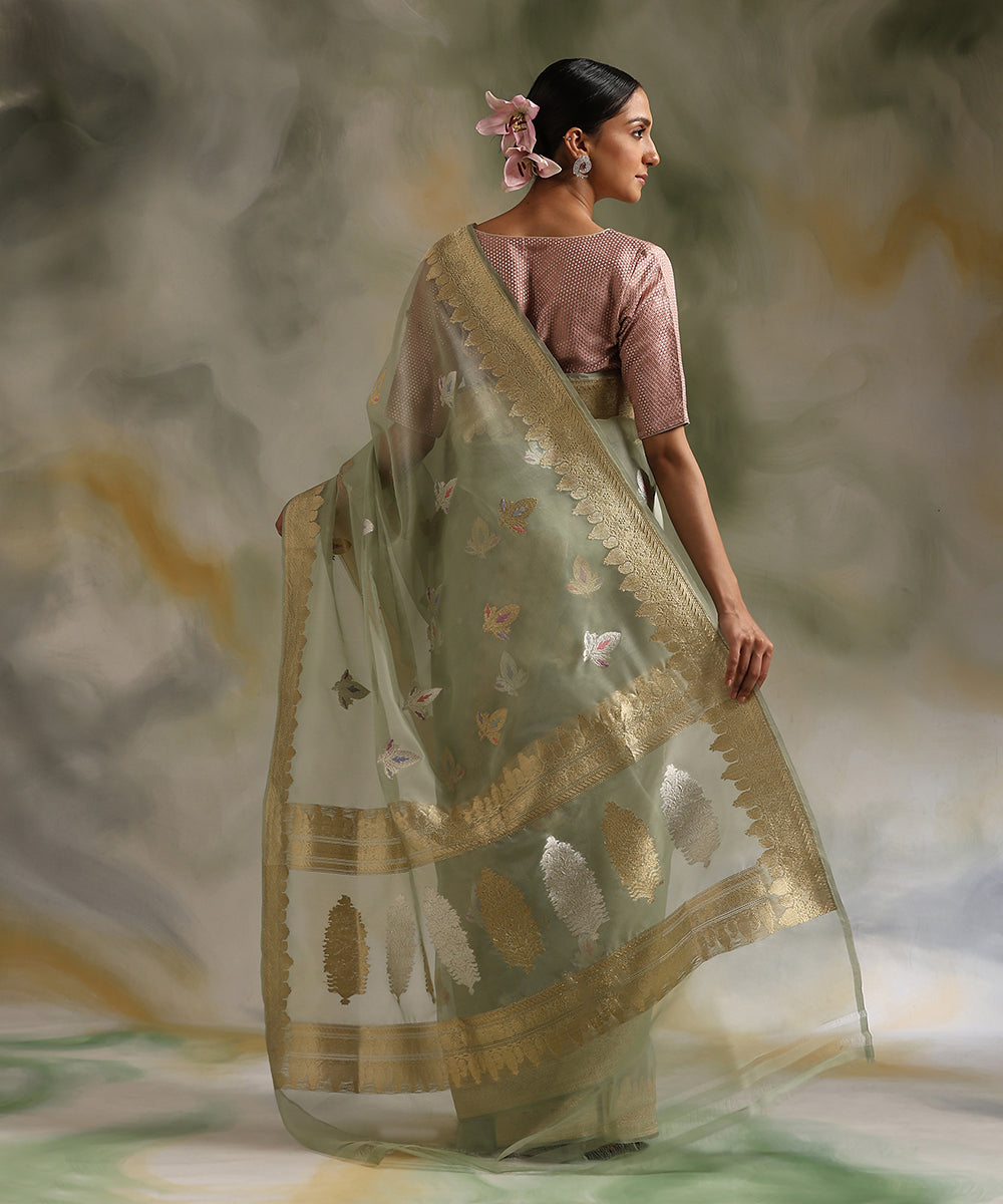 Powder_Green_Handloom_Pure_Kora_Silk_Banarasi_Saree_With_Sona_Rupa_Booti_WeaverStory_03