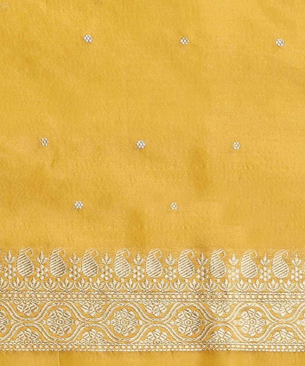 Handloom_Yellow_Pure_Kora_Silk_Banarasi_Saree_With_Sona_Rupa_Kadhwa_Booti_WeaverStory_05