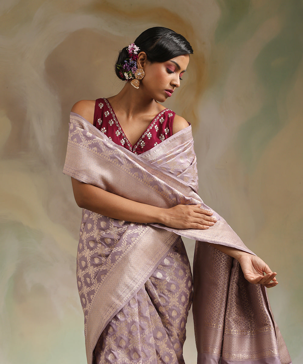 Lavender_Handloom_Pure_Katan_Silk_Banarasi_Saree_With_Golden_Cutwork_Jaal_WeaverStory_01