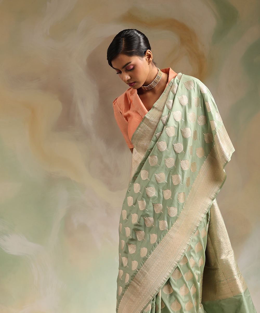 Pastel_Green_Handloom_Pure_Katan_Silk_Banarasi_Saree_With_Golden_Booti_WeaverStory_01