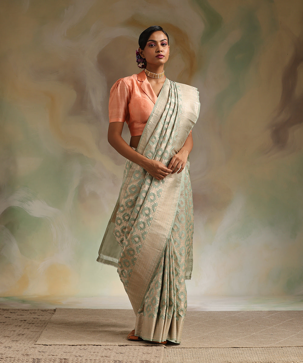 Handloom_Powder_Blue_Pure_Katan_Silk_Banarasi_Saree_With_Golden_Cutwork_Jaal_WeaverStory_02