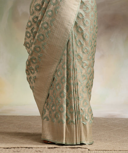 Handloom_Powder_Blue_Pure_Katan_Silk_Banarasi_Saree_With_Golden_Cutwork_Jaal_WeaverStory_04