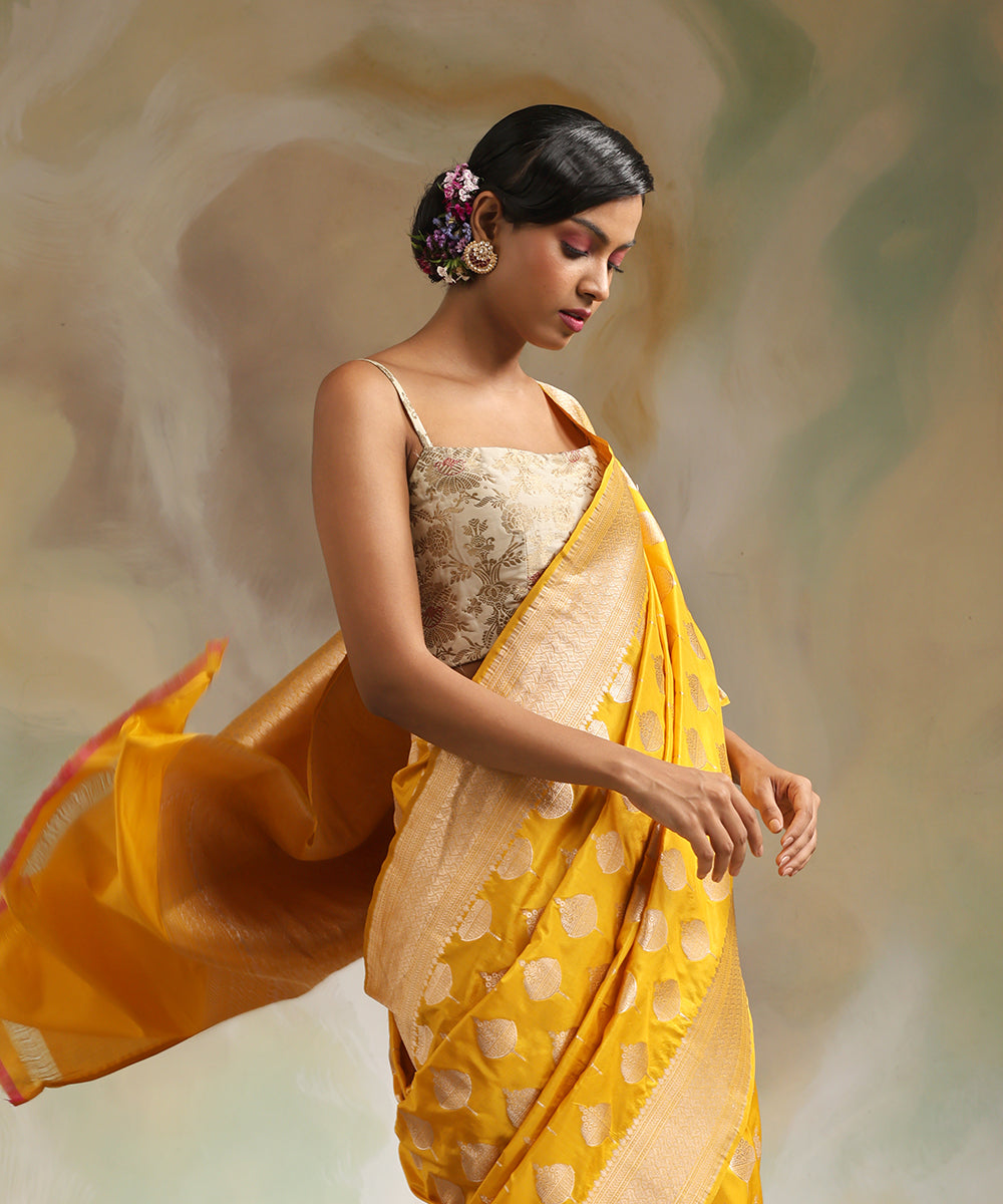 Mustard_Handloom_Pure_Katan_Silk_Banarasi_Saree_Golden_Cutwork_Booti_WeaverStory_01