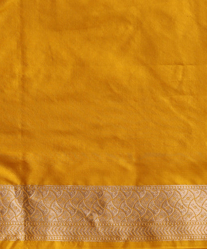 Mustard_Handloom_Pure_Katan_Silk_Banarasi_Saree_Golden_Cutwork_Booti_WeaverStory_05