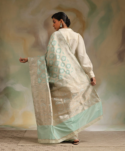 Handloom_Powder_Blue_Pure_Katan_Silk_Banarasi_Saree_With_Sona_Rupa_Cutwork_Jaal_WeaverStory_03