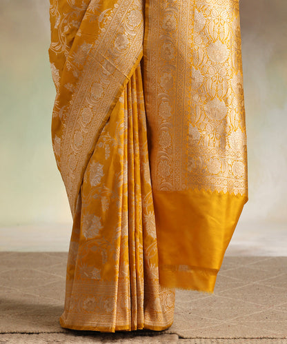 Handloom_Mustard_Pure_Katan_Silk_Banarasi_Saree_With_Sona_Rupa_Cutwork_Jaal_WeaverStory_04