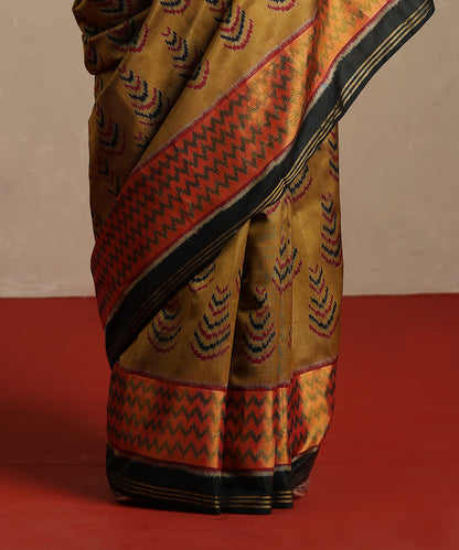 Dark_Mustard_Double_Shade_Handloom_Pure_Mulberry_Silk_Single_Ikat_Patola_Saree_WeaverStory_04