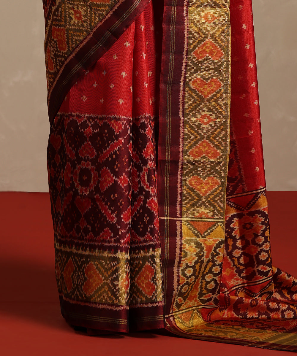 Handloom_Maroon_And_Red_Pure_Mulberry_Silk_Ikat_Patola_Saree_WeaverStory_04