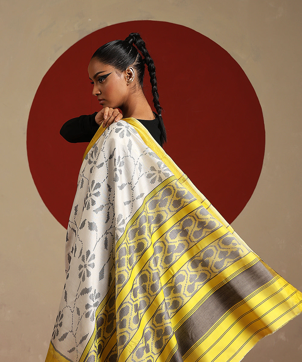 Handloom_Offwhite_And_Yellow_Pure_Mulberry_Silk_Single_Ikat_Patola_Saree_WeaverStory_01