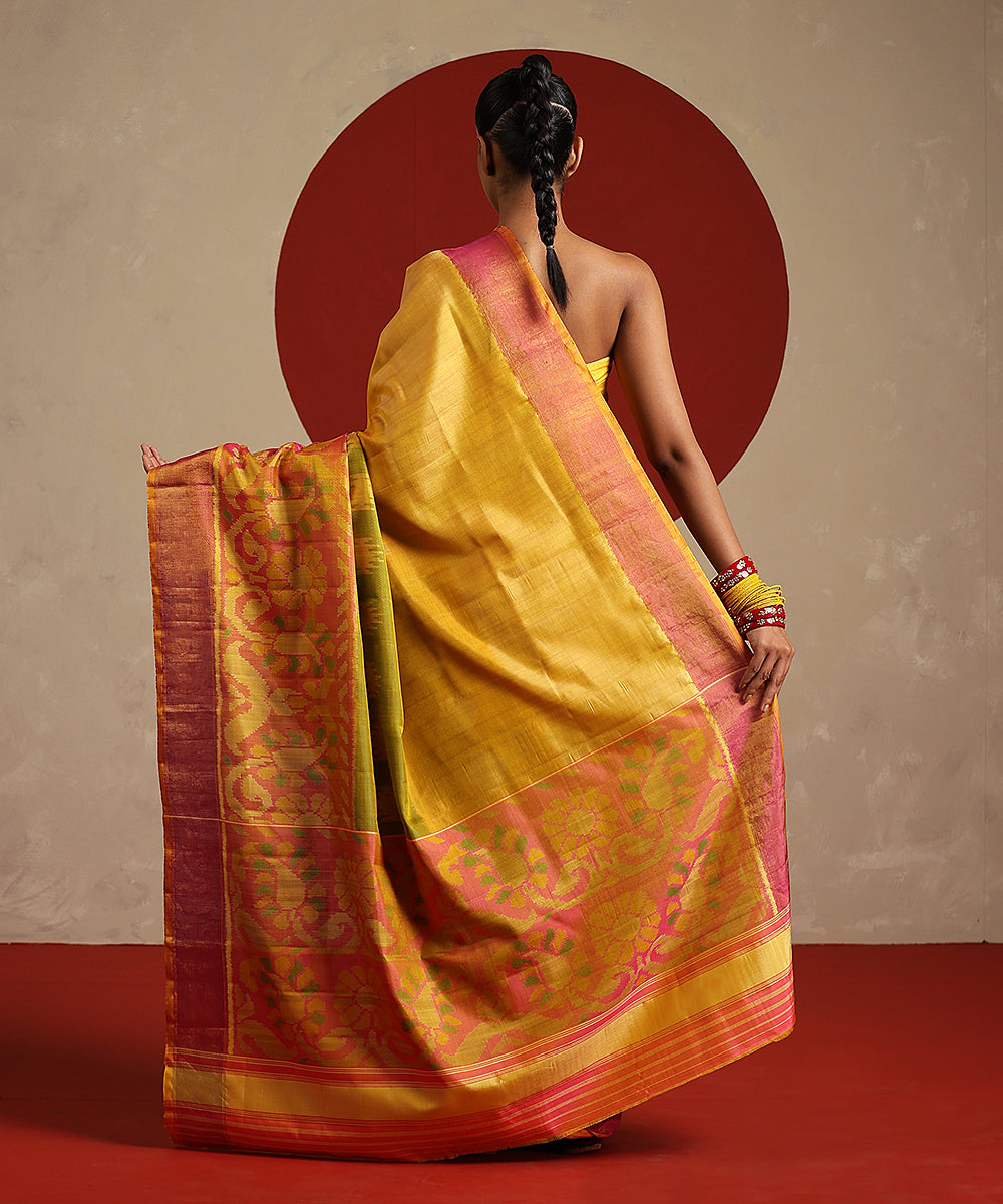 Handloom_Green_And_Mustard_Pure_Mulberry_Silk_Single_Ikat_Patola_Saree_WeaverStory_03