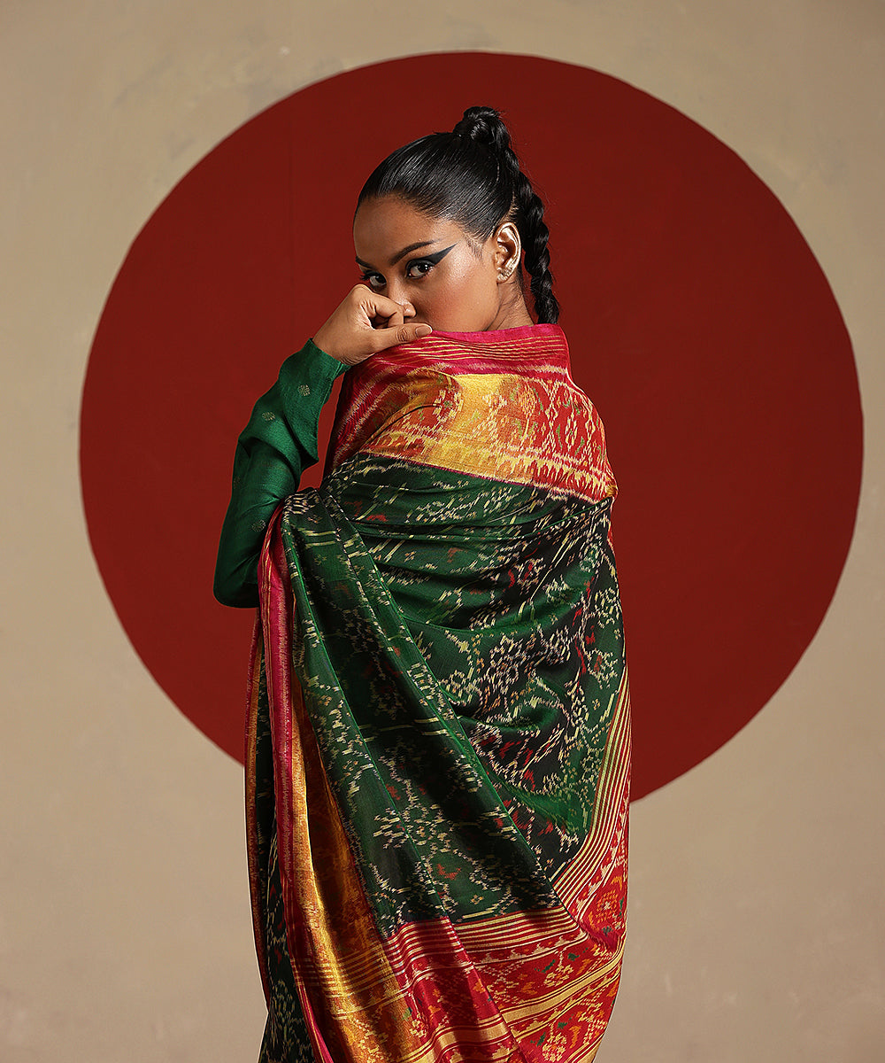 Green_And_Rani_Pink_Double_Shade_Handloom_Pure_Mulberry_Silk_Ikat_Patola_Saree_WeaverStory_01