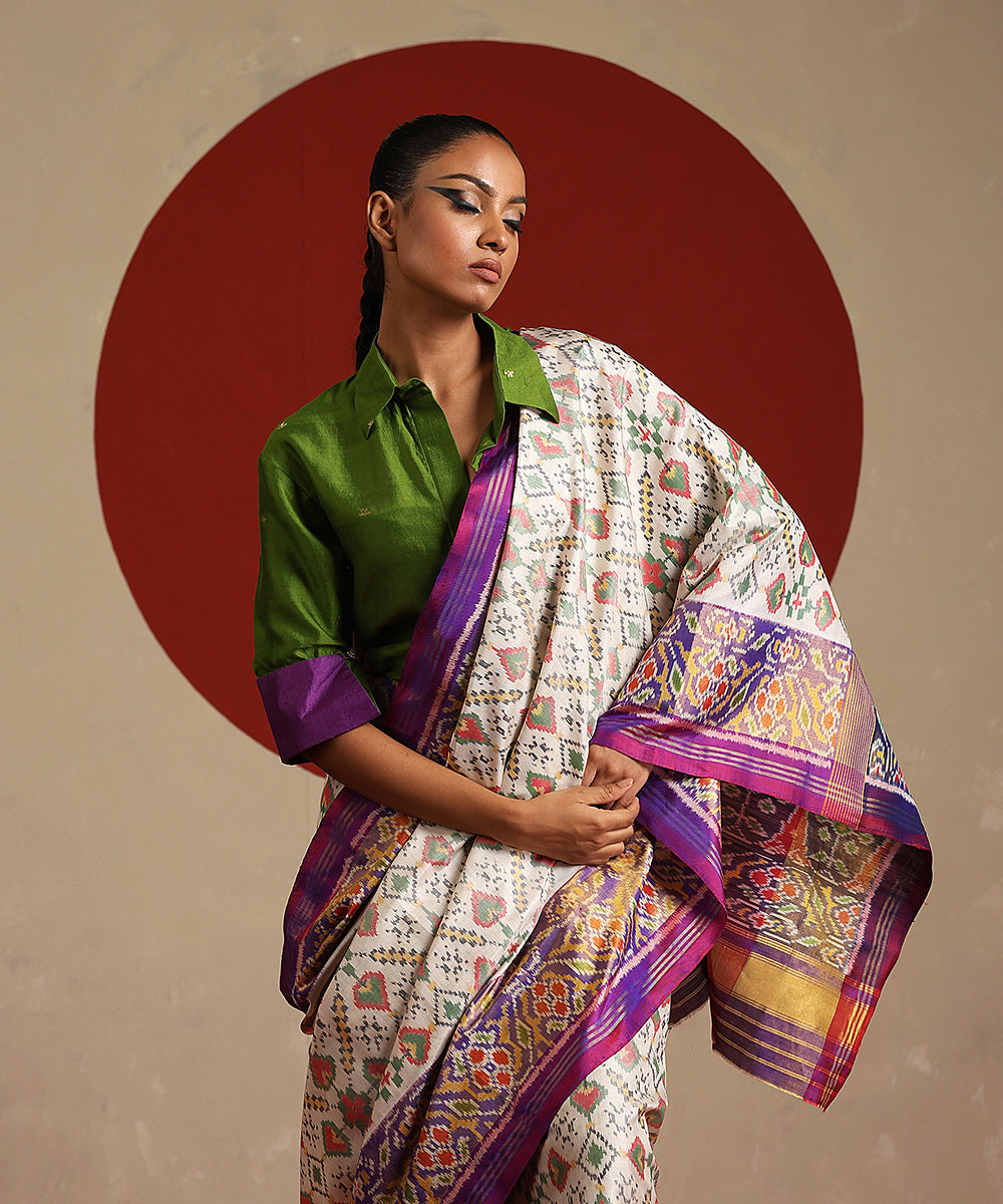 Handloom_Offwhite_And_Purple_Double_Shade_Pure_Mulberry_Silk_Ikat_Patola_Saree_WeaverStory_01