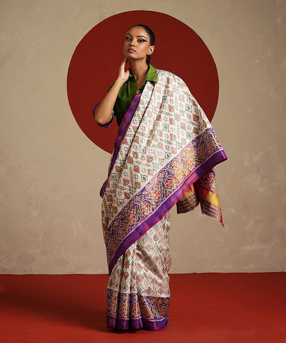Handloom_Offwhite_And_Purple_Double_Shade_Pure_Mulberry_Silk_Ikat_Patola_Saree_WeaverStory_02