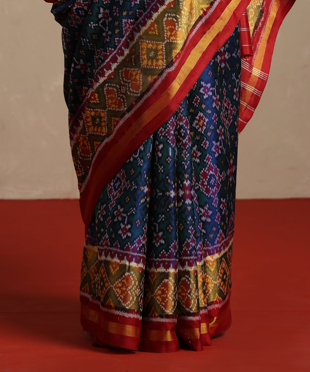 Handloom_Blue_And_Maroon_Double_Shade_Pure_Mulberry_Silk_Single_Patola_Saree_WeaverStory_04