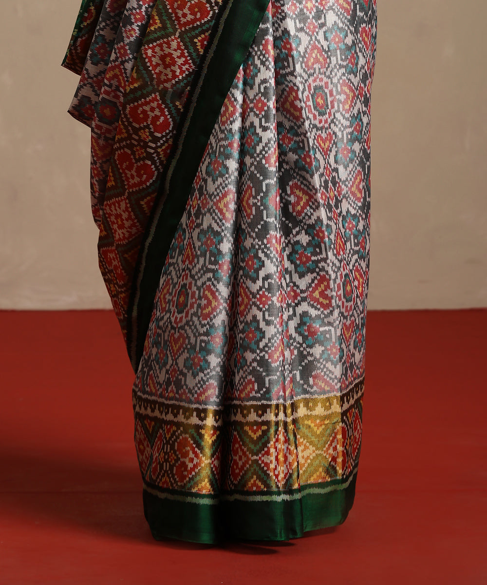 Offwhite_And_Green_Double_Shade_Pure_Mulberry_Silk_Ikat_Patola_Saree_WeaverStory_04
