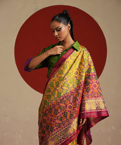 Handloom_Yellow_And_Purple_Double_Shade_Pure_Mulberry_Silk_Ikat_Patola_Saree_WeaverStory_01