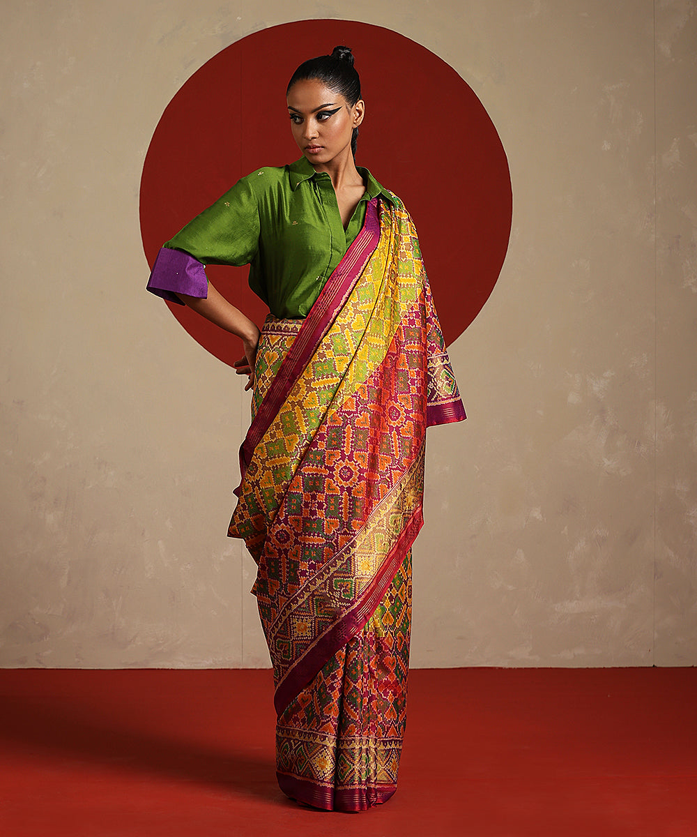 Handloom_Yellow_And_Purple_Double_Shade_Pure_Mulberry_Silk_Ikat_Patola_Saree_WeaverStory_02